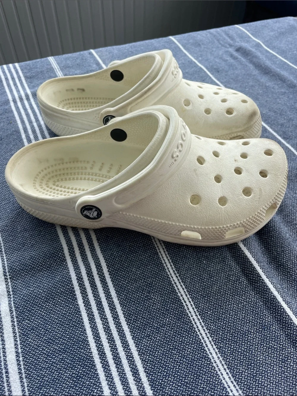 CROCS Kids Classic Clog in White Size J 4
